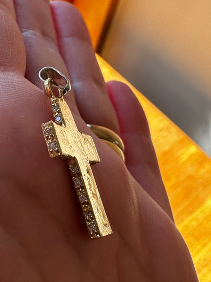 Sand-casted Cross with Brilliant Edge